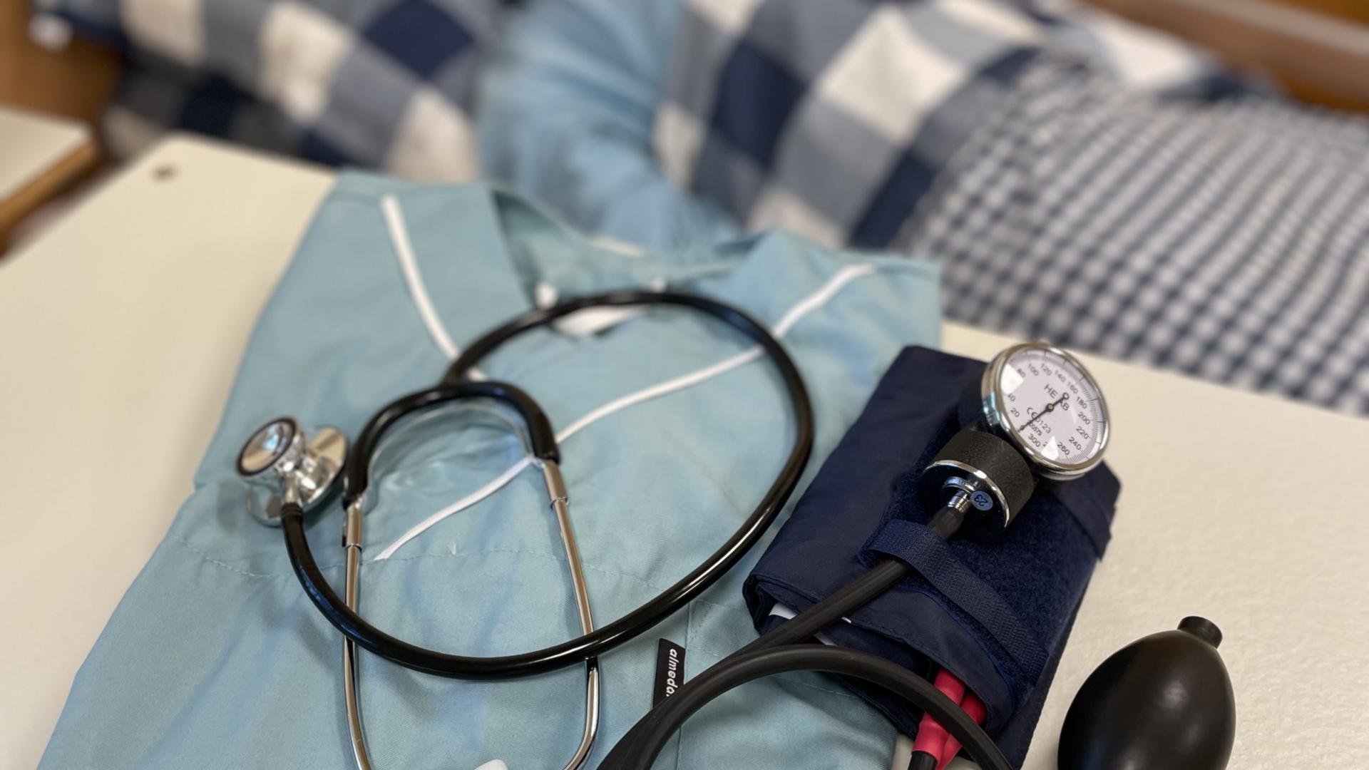 Stetoskop och blodtrycksmanchett
